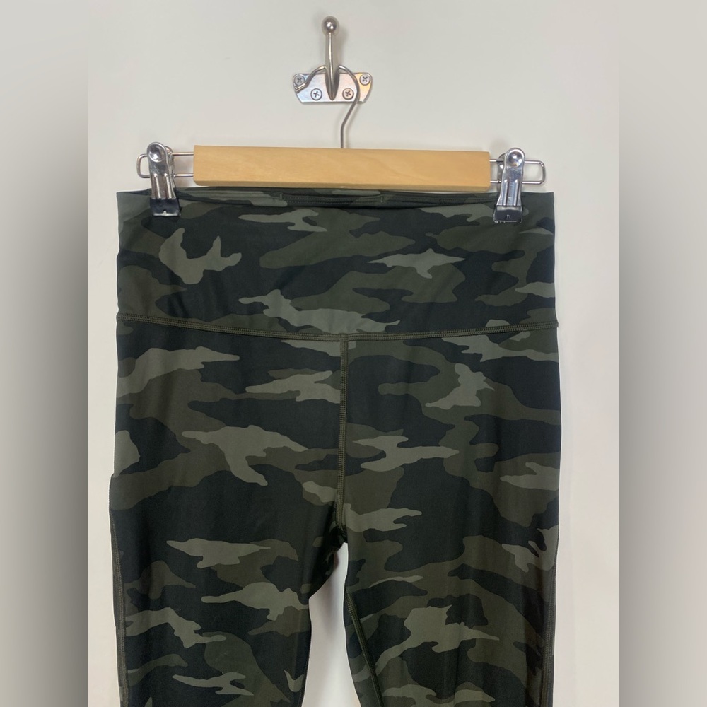 Athleta Ultimate Stash Pocket Camo 7/8 Size Small‎ - Picture 11 of 15